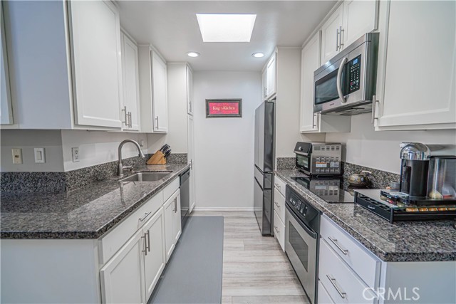 Detail Gallery Image 15 of 56 For 4239 via Arbolada #303,  Los Angeles,  CA 90042 - 2 Beds | 2 Baths