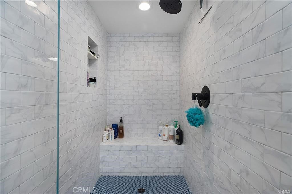 https://media.crmls.org/medias/e8e57ad4-ff5e-4620-8115-dfc35eda20e8.jpg?preset=X-Large