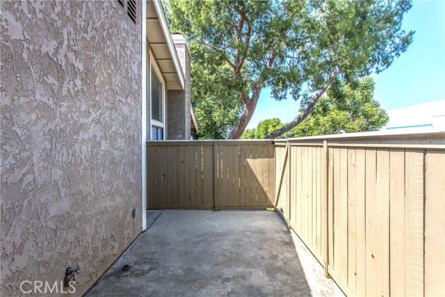 2061 W Redlands Boulevard, Redlands CA: https://media.crmls.org/medias/e8e5da0c-c44c-44a5-a98e-595247627599.jpg