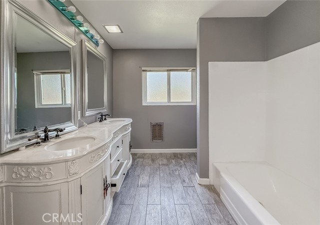 Detail Gallery Image 24 of 39 For 24022 Wildwood Canyon Rd, Newhall,  CA 91321 - 3 Beds | 2 Baths