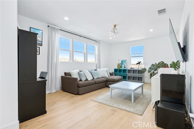 24229 La Montura Drive, Valencia CA: https://media.crmls.org/medias/e8e63511-8a94-4e34-804f-348e1f28e24e.jpg