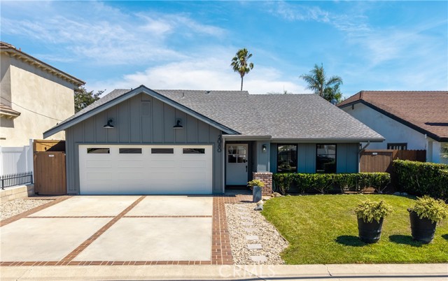Detail Gallery Image 3 of 48 For 2080 Orange Ave, Costa Mesa,  CA 92627 - 3 Beds | 2 Baths