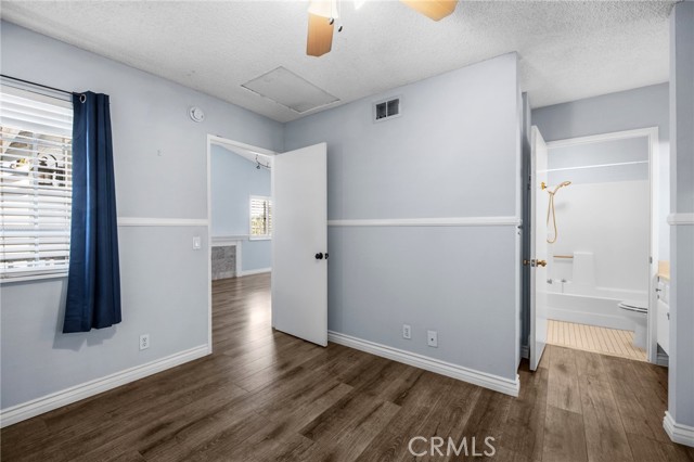 Detail Gallery Image 8 of 19 For 7025 Glade Ave #11,  Canoga Park,  CA 91303 - 2 Beds | 2 Baths