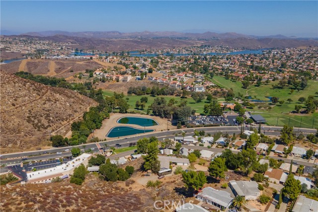 22831 Skylink Drive, Canyon Lake CA: https://media.crmls.org/medias/e8e6f18b-5592-4a2b-bdf6-691a628fd452.jpg