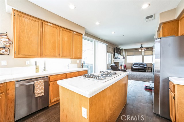Detail Gallery Image 11 of 37 For 5418 Grand Prix Ct, Fontana,  CA 92336 - 3 Beds | 3 Baths