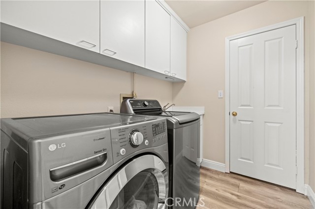 28436 Calex Drive, Valencia CA: https://media.crmls.org/medias/e8e7bbdc-0912-4a00-8826-73e17ca699a6.jpg