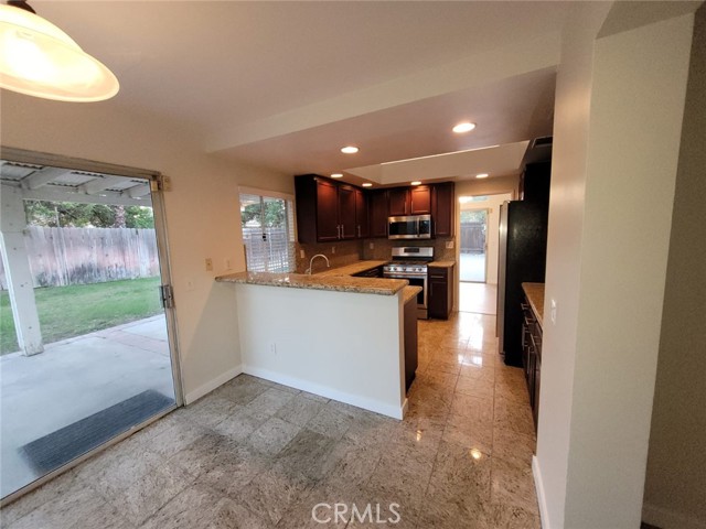 13611 Amanda Street, Fontana CA: https://media.crmls.org/medias/e8e8086f-64ab-453a-8b27-157f64dd6b18.jpg