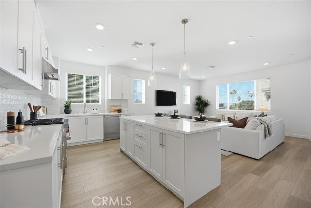 Detail Gallery Image 14 of 53 For 2392 Haley Point Drive #104,  Ventura,  CA 93003 - 3 Beds | 3/1 Baths