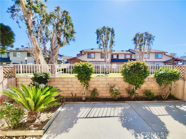 857 California Privado, Ontario CA: https://media.crmls.org/medias/e8e83350-e0dc-4de4-a37e-342a8d1ec54f.jpg