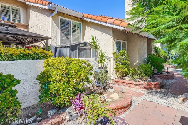 Detail Gallery Image 5 of 55 For 15915 Foothill Bld, Sylmar,  CA 91342 - 4 Beds | 3 Baths