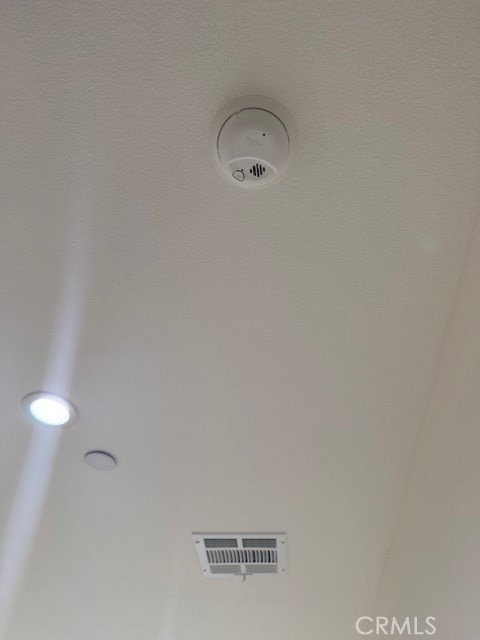 https://media.crmls.org/medias/e8e94ae8-a0ba-46d7-8331-0388d8596eb6.jpg?preset=X-Large