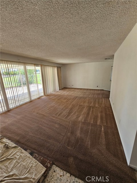 Detail Gallery Image 9 of 16 For 14185 Burning Tree, Victorville,  CA 92395 - 3 Beds | 2 Baths