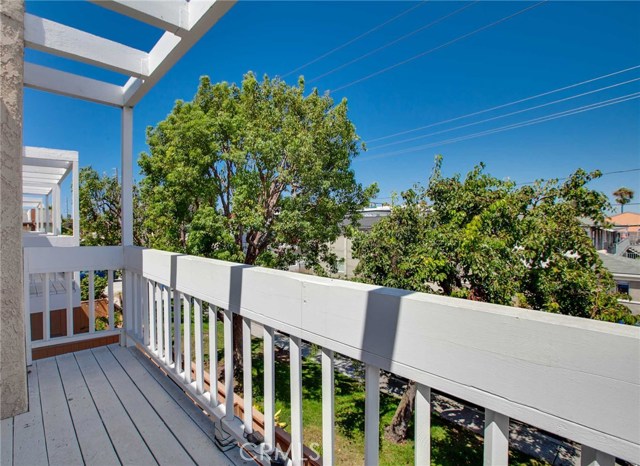 Photo of 2310 Vanderbilt Lane #4, Redondo Beach, CA 90278