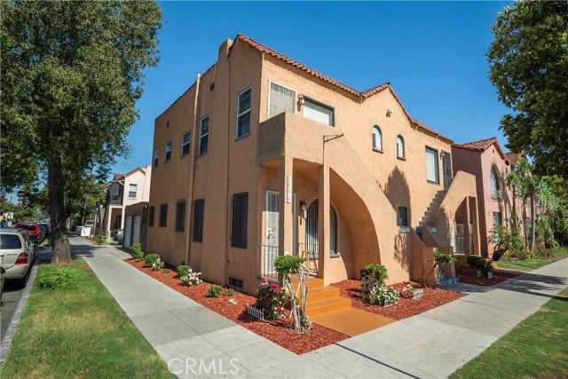 1990 Cedar Avenue, Long Beach CA: https://media.crmls.org/medias/e8e9d3e2-591a-4c06-b5d1-6dad24d6a5ac.jpg