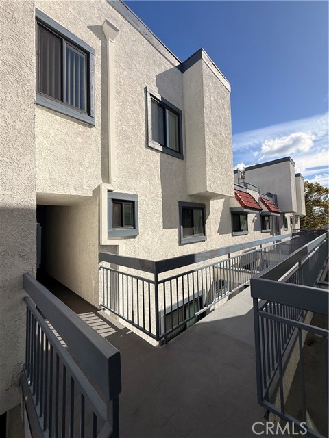 Detail Gallery Image 4 of 25 For 345 W Acacia, Glendale,  CA 91204 - 2 Beds | 2/1 Baths