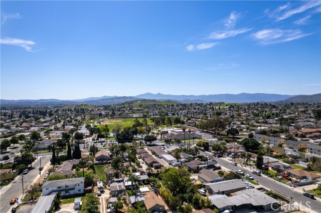 5787 Warren Street, Riverside CA: https://media.crmls.org/medias/e8ea5a0b-30c7-4da3-832a-24bbc724fbaa.jpg