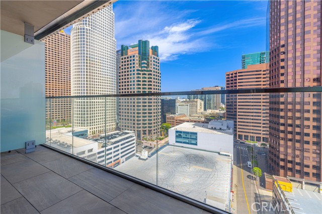 877 Francisco Street, Los Angeles CA: https://media.crmls.org/medias/e8ea71db-34ae-4356-a978-bdba18a09965.jpg