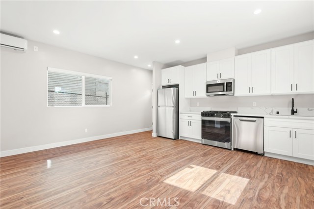 Detail Gallery Image 4 of 30 For 145 E 36th Pl #1/4,  Los Angeles,  CA 90011 - 2 Beds | 1 Baths