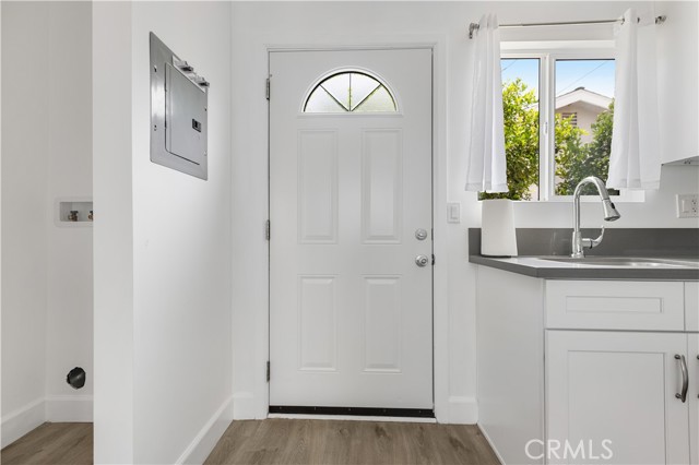 6219 1/2 Agnes Avenue, North Hollywood CA: https://media.crmls.org/medias/e8eb8f9b-6e10-422b-85f8-628e1b4167b9.jpg