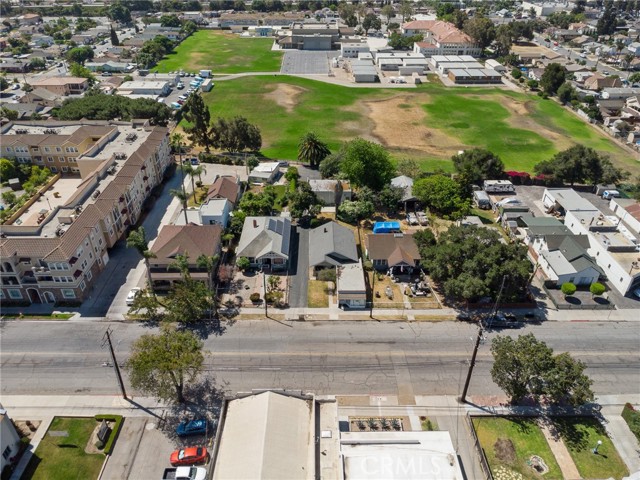 608 E Main Street, Santa Paula CA: https://media.crmls.org/medias/e8edaa98-4f96-4ab7-89bc-740c86ba8542.jpg