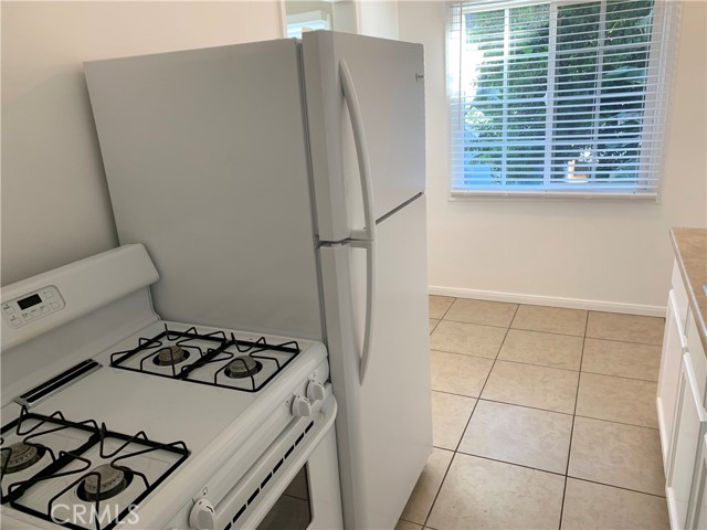 1029 Gladys Ave, Long Beach CA: https://media.crmls.org/medias/e8ee544f-6baf-4d23-9b36-7971ee7ec0f6.jpg