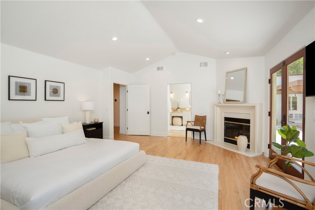 1247 Journeys End Drive, La Canada Flintridge CA: https://media.crmls.org/medias/e8ee8d86-7044-4e93-a1bb-37b548037a80.jpg