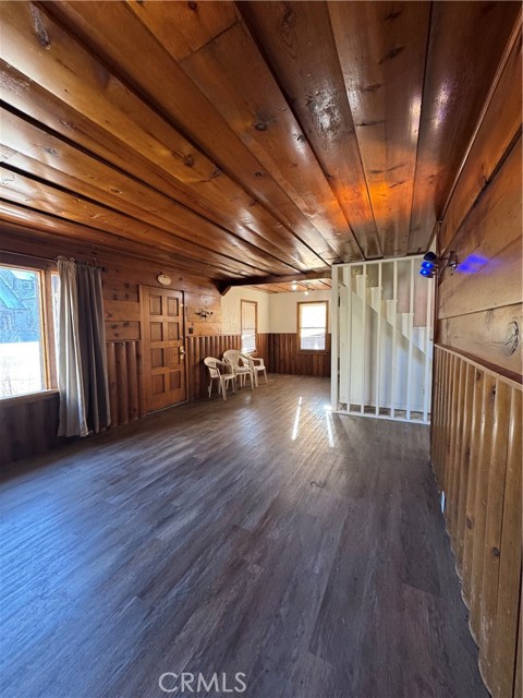 40286 Big Bear Boulevard, Big Bear Lake CA: https://media.crmls.org/medias/e8eeabcc-af32-4fbc-bd3e-9313129c5c57.jpg