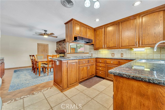 2528 Key Court, Lancaster CA: https://media.crmls.org/medias/e8eef3f9-fbfc-426c-8597-7111834f9460.jpg