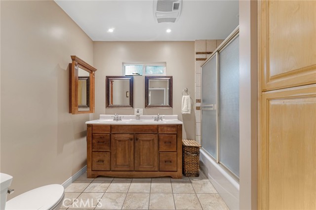 5187 Llano Drive, Woodland Hills CA: https://media.crmls.org/medias/e8eefa0f-30a7-4197-8a5b-bd31716ffb02.jpg