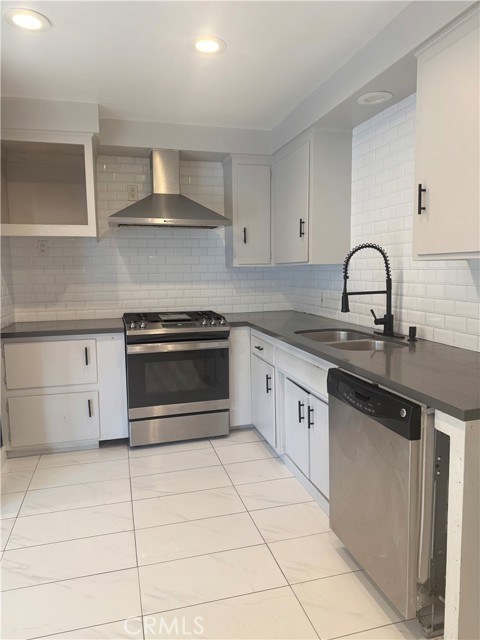 1517 N 3rd Avenue, Upland CA: https://media.crmls.org/medias/e8ef1c66-bc3b-449f-9958-fa9ef4d9c273.jpg