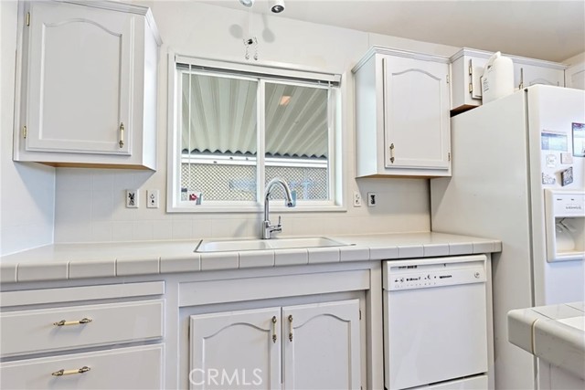 Detail Gallery Image 14 of 21 For 930 S. Santa Victoria, Hemet,  CA 92543 - 3 Beds | 2 Baths