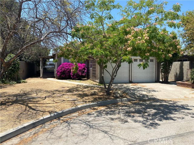 238 S 13th Street, Santa Paula CA: https://media.crmls.org/medias/e8efe7ac-3231-42f1-9cf3-0c82ceb8d94d.jpg
