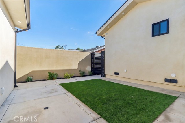 Detail Gallery Image 9 of 72 For 8006 Lloyd Ave, North Hollywood,  CA 91605 - 7 Beds | 6 Baths