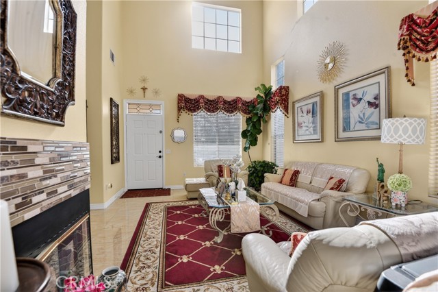 Detail Gallery Image 11 of 58 For 2621 Fallen Leaf Ct, Simi Valley,  CA 93063 - 4 Beds | 3 Baths