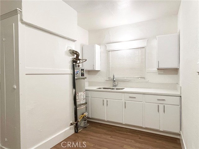 458 W Vernon Avenue, Los Angeles CA: https://media.crmls.org/medias/e8f0e7a9-9843-475d-a92e-6dee8d1aa479.jpg