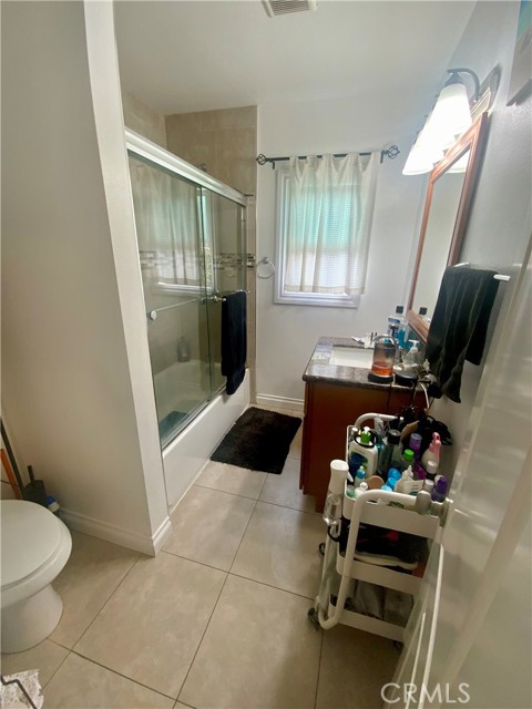 Rear unit bathroom