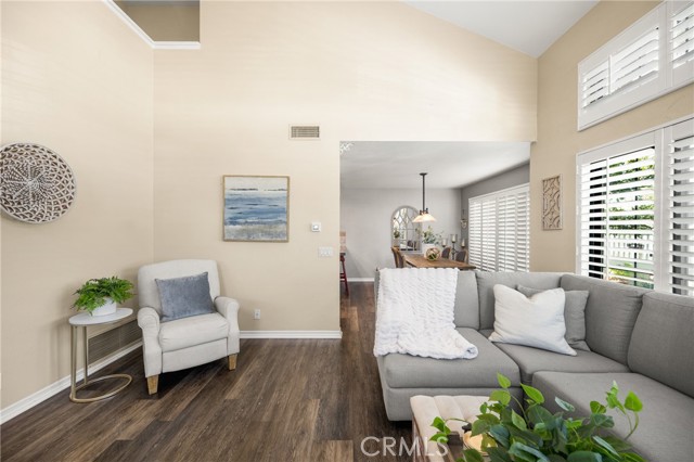 26065 Las Flores, Mission Viejo CA: https://media.crmls.org/medias/e8f18957-ebea-477e-a472-beacfa79332f.jpg