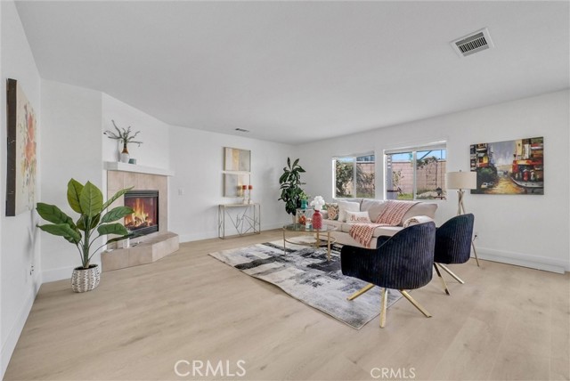 13812 Hollywood Avenue, Eastvale CA: https://media.crmls.org/medias/e8f1fc97-a016-43be-8c81-67589fd0c663.jpg
