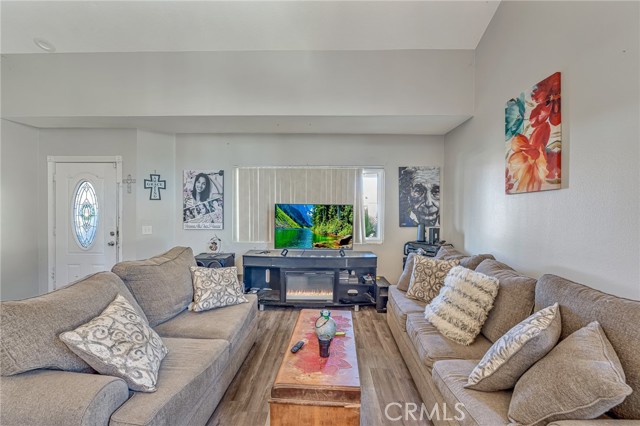 Detail Gallery Image 6 of 42 For 12269 Stonegate Cir, Victorville,  CA 92392 - 3 Beds | 2/1 Baths