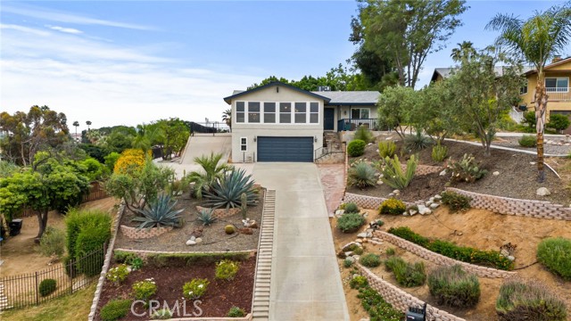 Detail Gallery Image 2 of 61 For 3936 Park View, Riverside,  CA 92501 - 3 Beds | 2 Baths