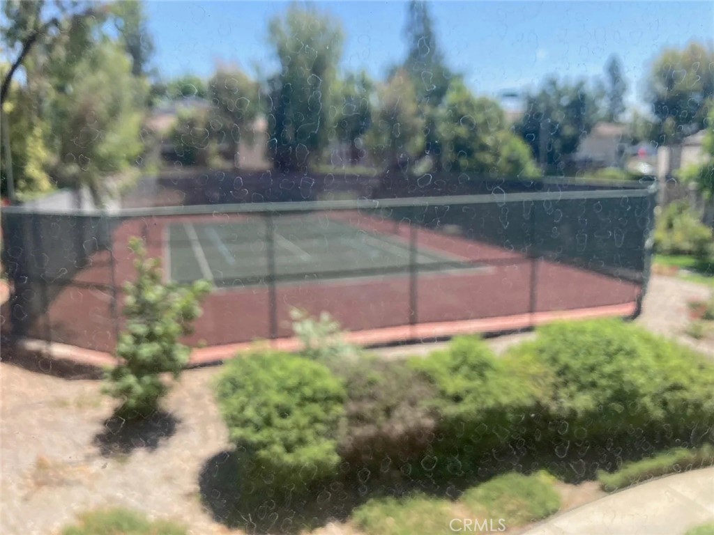 https://media.crmls.org/medias/e8f2b436-1564-4679-be17-a844521cf2e6.jpg?preset=X-Large