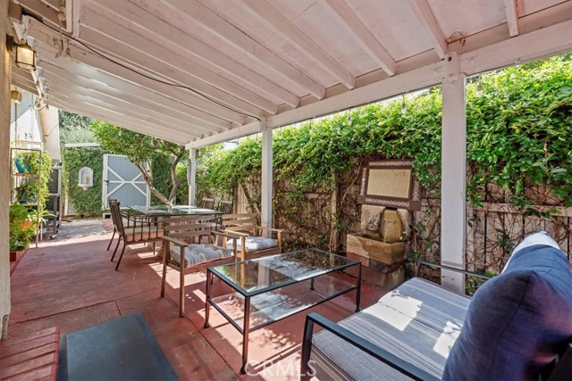 3751 Laurita Avenue, Pasadena CA: https://media.crmls.org/medias/e8f2c633-31b2-41c0-b5c1-3cab73dae27e.jpg