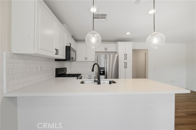 Detail Gallery Image 3 of 14 For 7155 Citrus #433,  Fontana,  CA 92336 - 3 Beds | 2/1 Baths