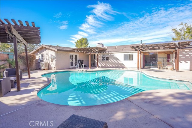 14415 Erie, Apple Valley CA: https://media.crmls.org/medias/e8f3a6aa-8a01-400c-a681-34288e63a8e9.jpg