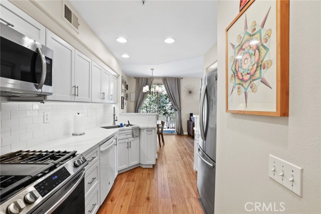 2348 Sunningdale Drive, Tustin CA: https://media.crmls.org/medias/e8f3c8a2-61c7-44f6-9d33-8d82524404b4.jpg