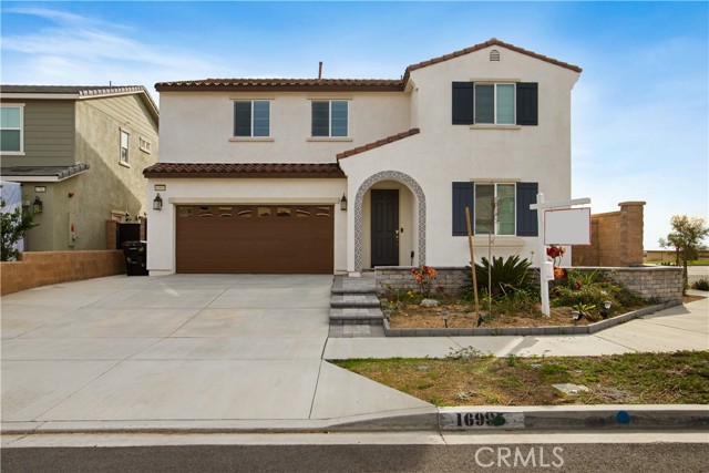 Detail Gallery Image 1 of 45 For 16995 Red Tail Ln, Fontana,  CA 92336 - 3 Beds | 2/1 Baths