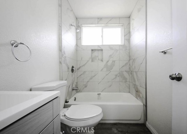 220 W 112th, Los Angeles CA: https://media.crmls.org/medias/e8f401c6-159e-4f61-80be-807080bbb5ad.jpg