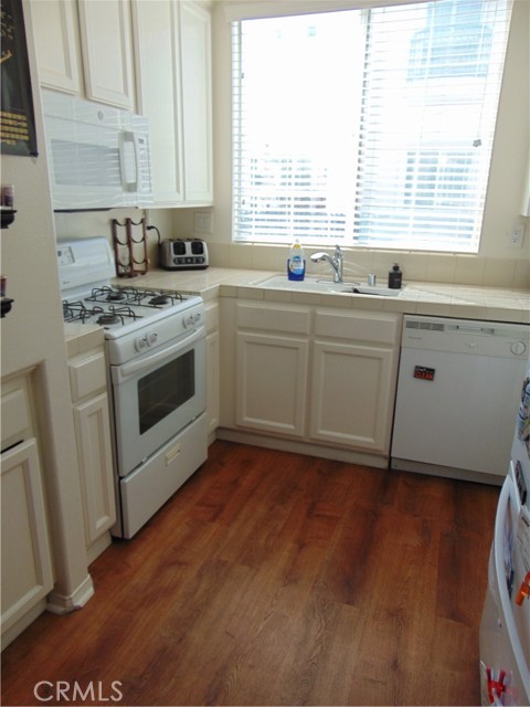 Detail Gallery Image 4 of 22 For 12643 Trent Jones Ln, Tustin,  CA 92782 - 2 Beds | 2/1 Baths