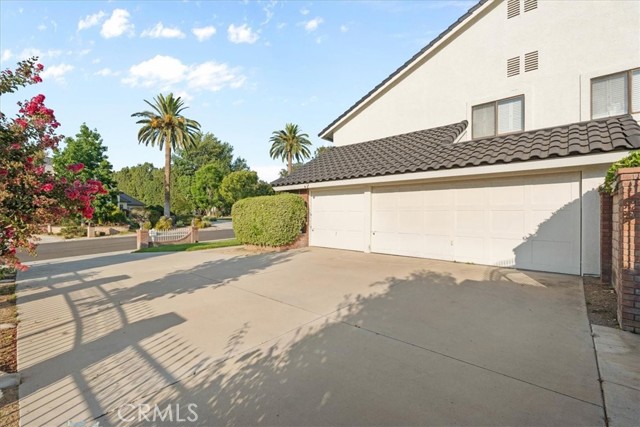 6641 Hawarden Drive, Riverside CA: https://media.crmls.org/medias/e8f708f6-96f9-4292-b5b9-ccb9e981749f.jpg
