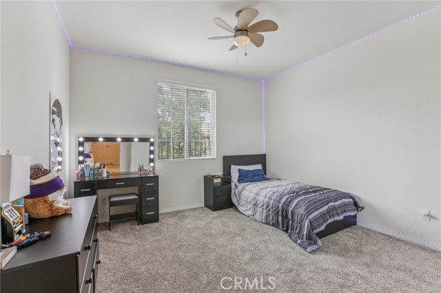 28519 Pietro Drive, Valencia CA: https://media.crmls.org/medias/e8f72aab-77ce-4b7e-a6d3-d983a66b1ceb.jpg